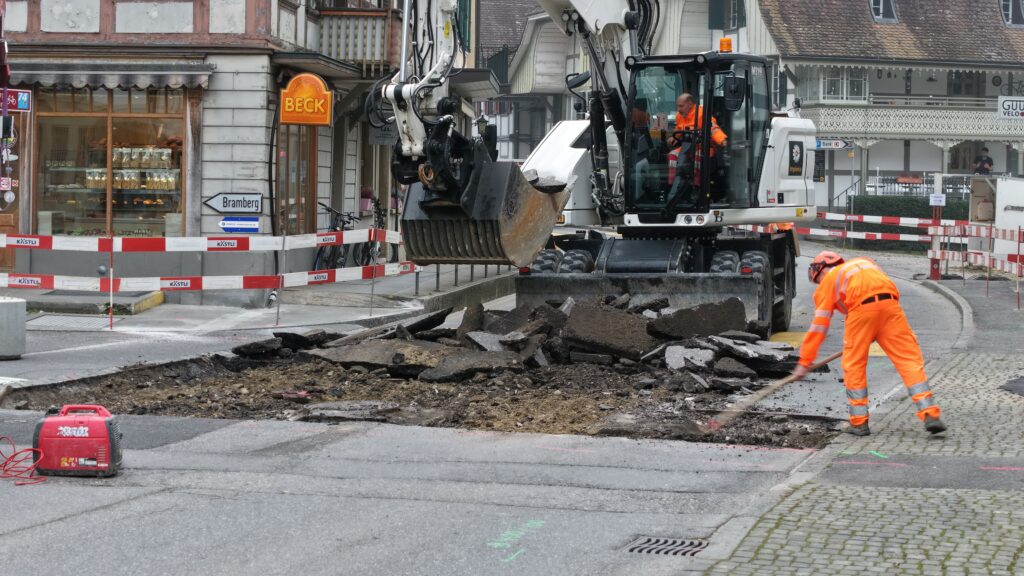 2024-11-04 Erster Tag der "Sanierung der Ortsdurchfahrt Stedtli". An der Neuengasse beginnen die Arbeiten