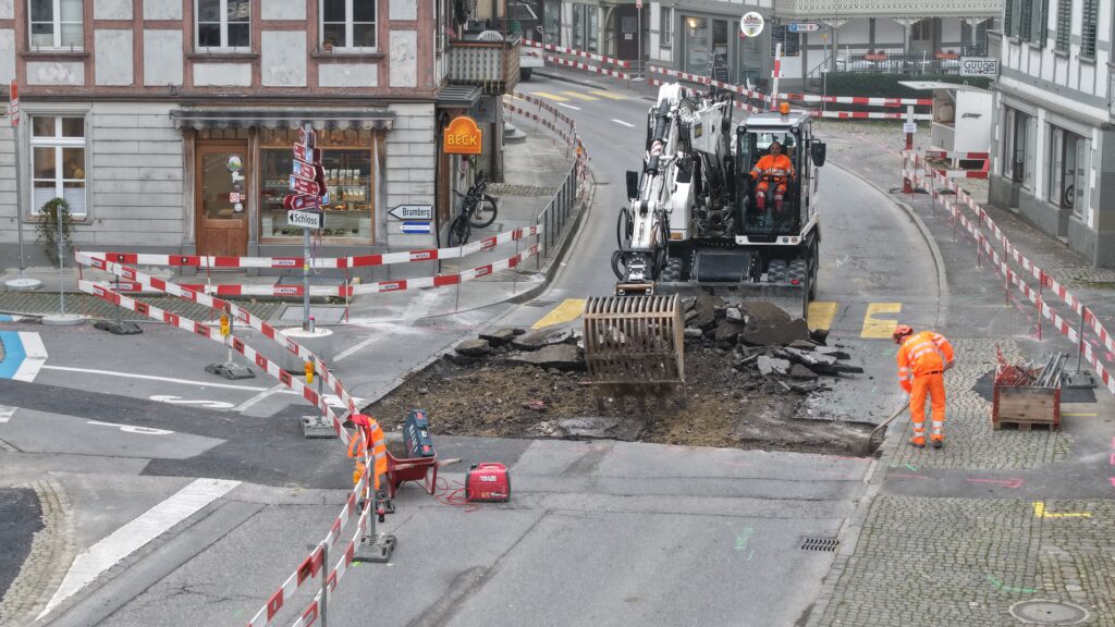 2024-11-04 Erster Tag der "Sanierung der Ortsdurchfahrt Stedtli". An der Neuengasse beginnen die Arbeiten