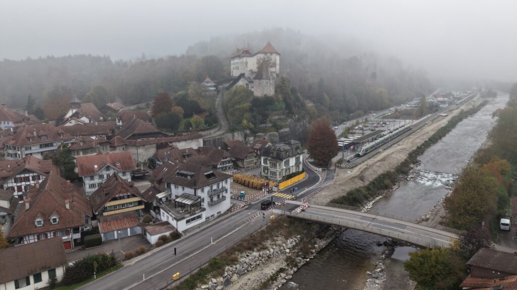 2024-11-04 Erster Tag der "Sanierung der Ortsdurchfahrt Stedtli". Bauumfahrung Stedli in Betrieb